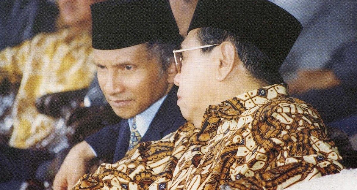 Humor Gus Dur: Dengkul Amien Rais dan Peluang Jadi Presiden