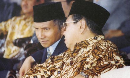 Humor Gus Dur: Dengkul Amien Rais dan Peluang Jadi Presiden